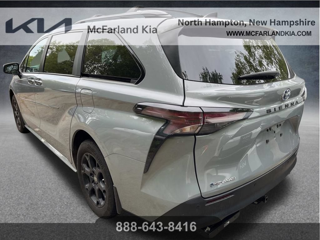 Used 2025 Toyota Sienna XLE Woodland Edition AWD/4WD image 8