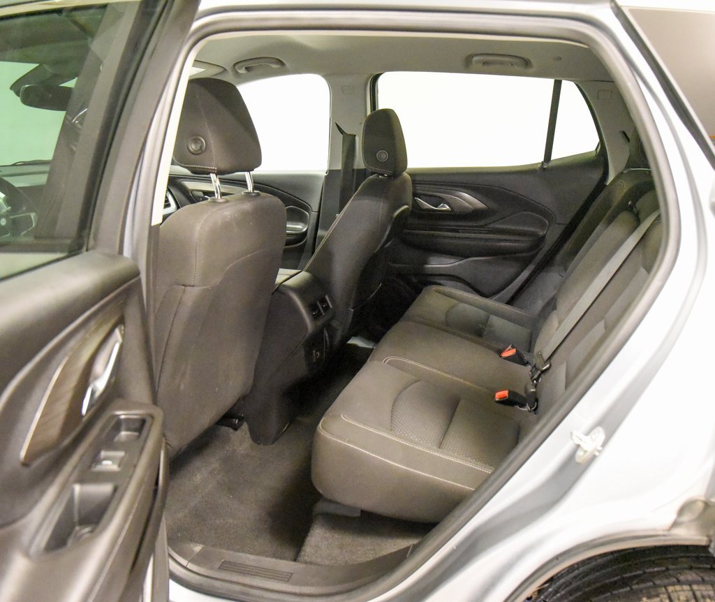 Used 2023 GMC Terrain SLE image 4