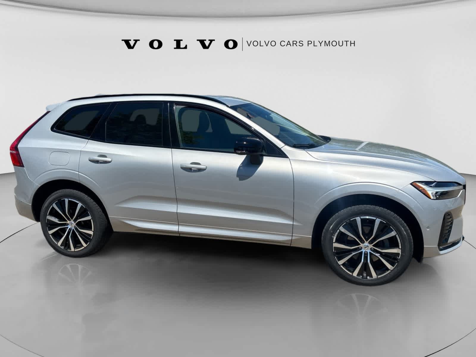 Used 2025 Volvo XC60 B5 Plus AWD/4WD image 29