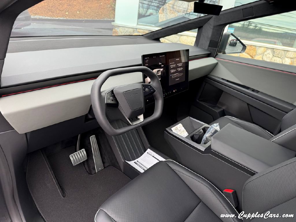 Used 2025 Tesla Cybertruck AWD Crew Cab image 4