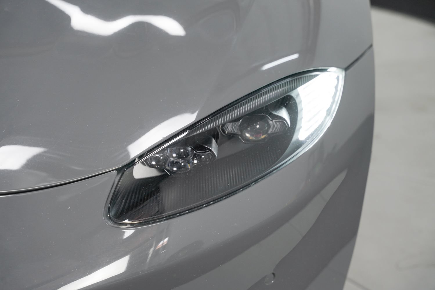 Used 2020 Aston Martin V8 Vantage AMR RWD image 14