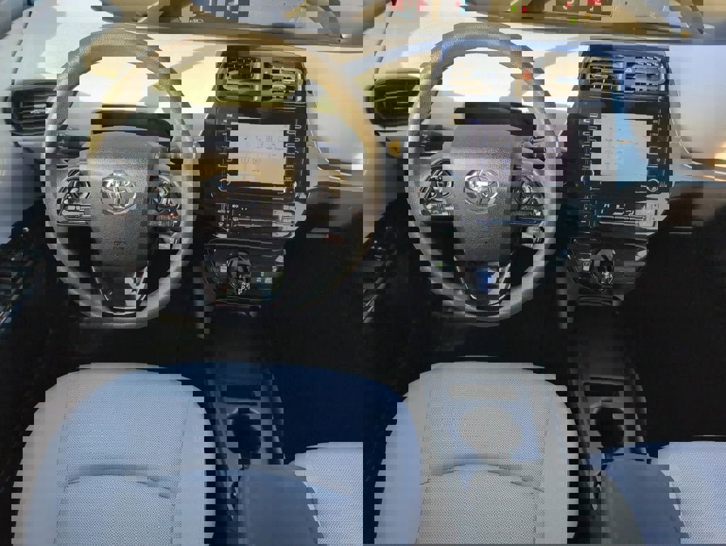 Used 2022 Toyota Prius L Eco image 28