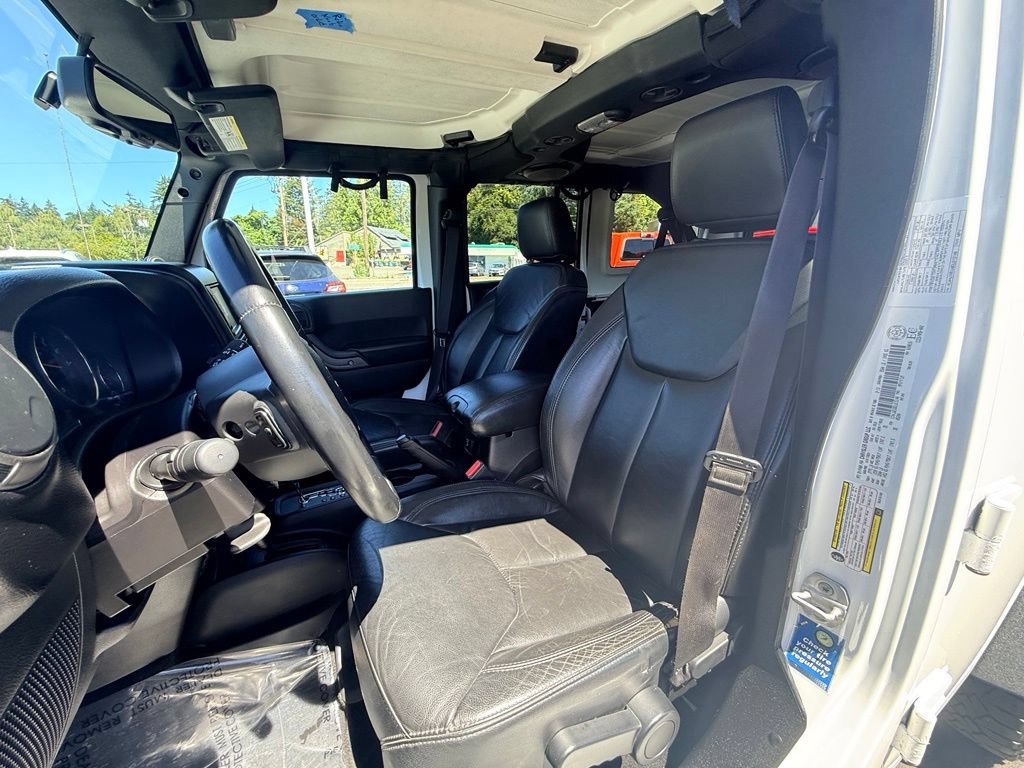Used 2013 Jeep Wrangler Unlimited Sahara w/ Dual Top Group AWD/4WD image 15