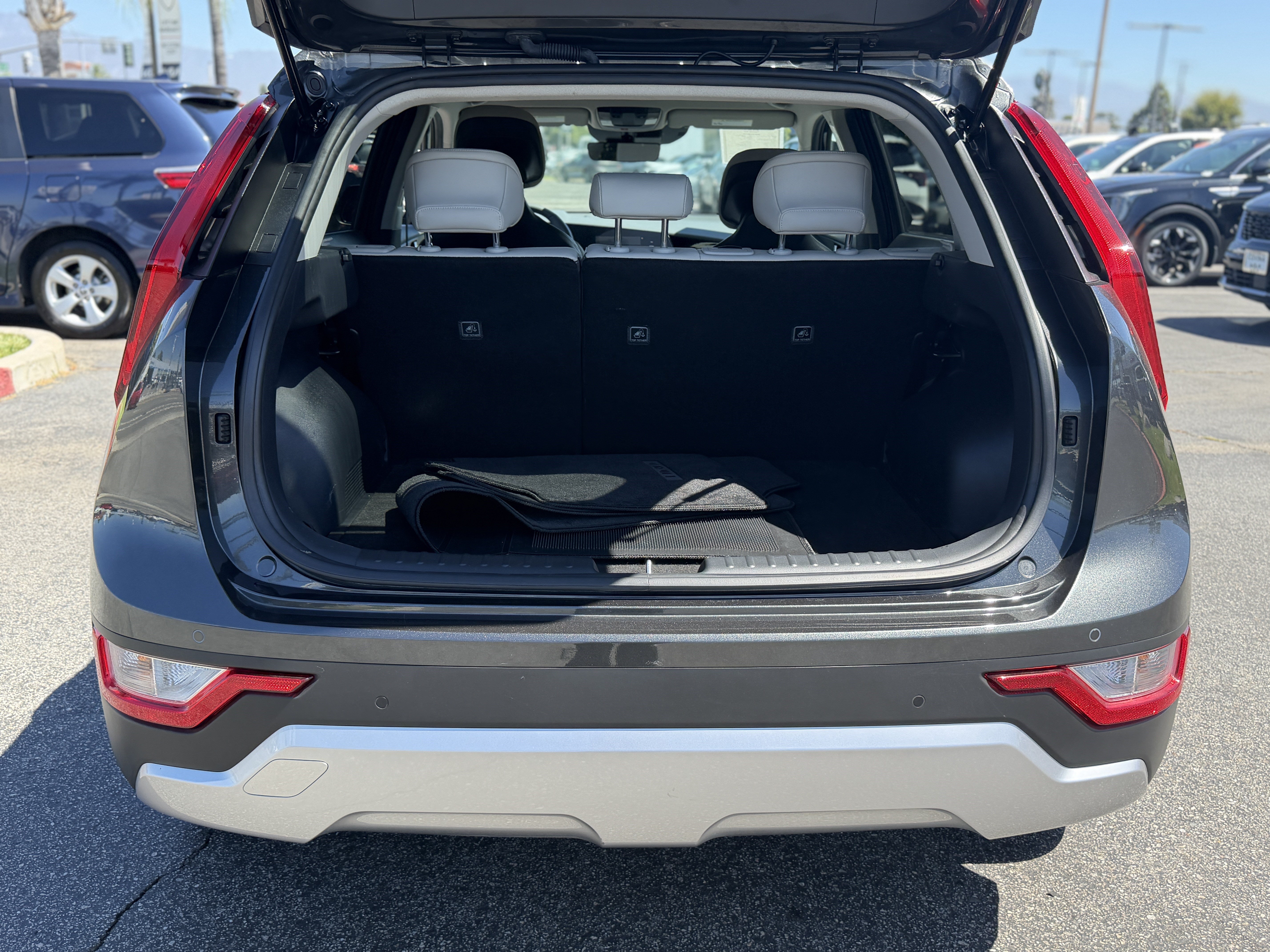 Certified 2025 Kia Niro EX FWD image 10