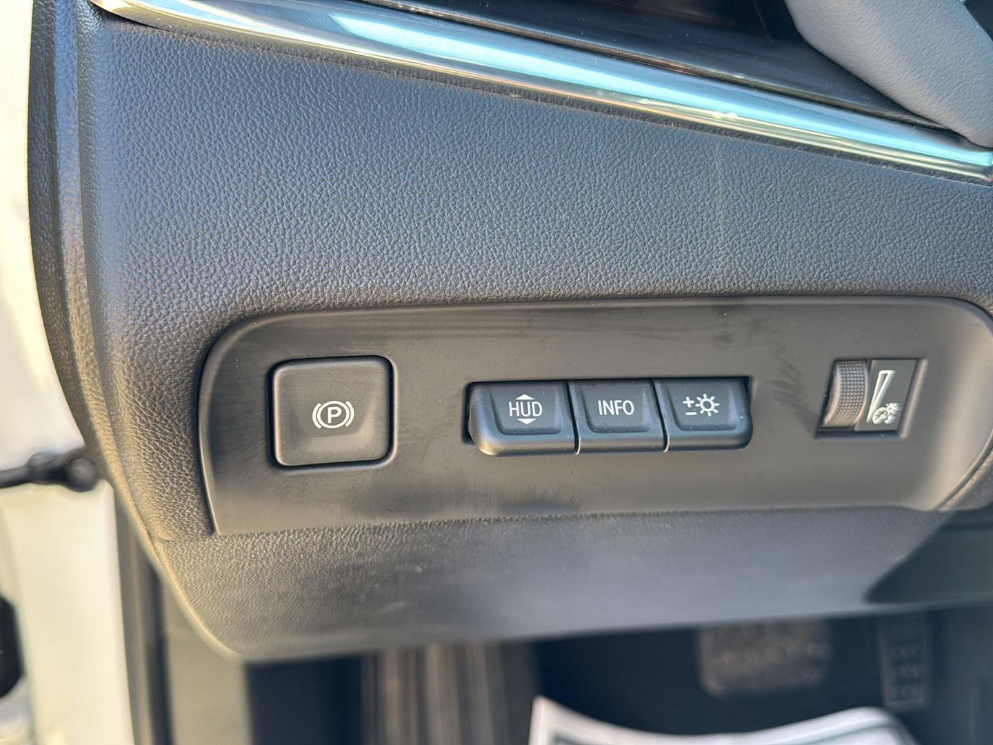 Used 2024 Buick Enclave Premium AWD/4WD image 16