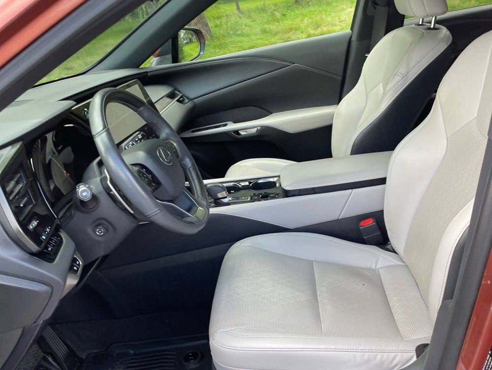Used 2023 Lexus RX 350 Premium Plus w/ Accessory Package AWD/4WD image 4