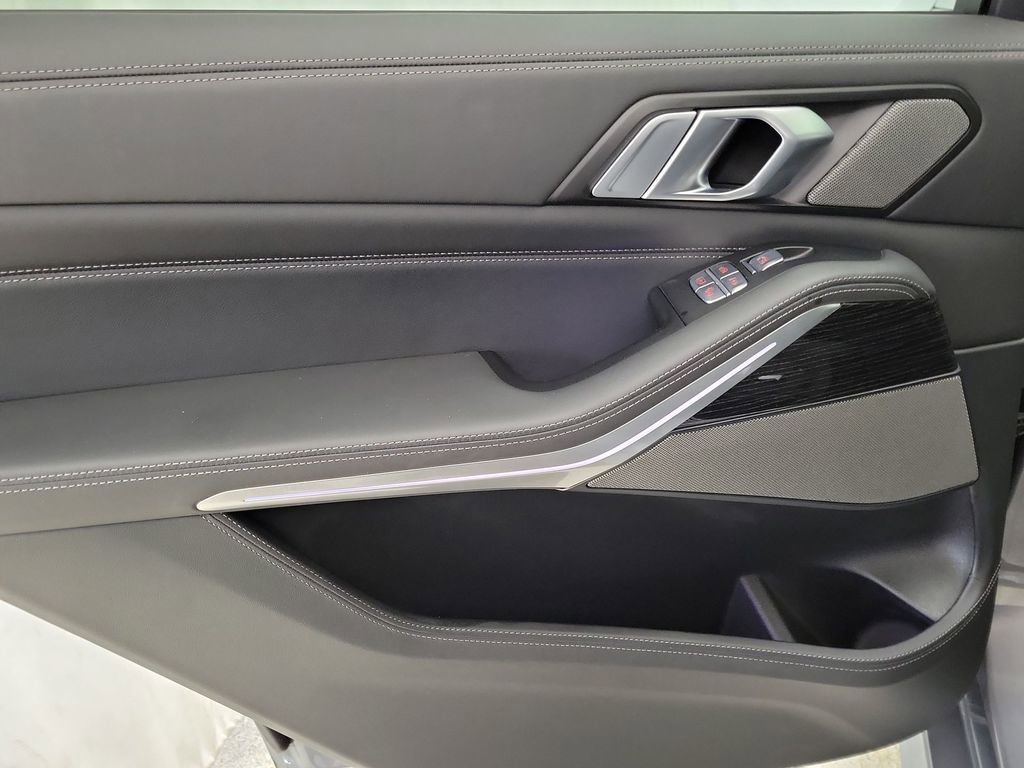 Used 2024 BMW X7 M60i w/ Executive Package image 17