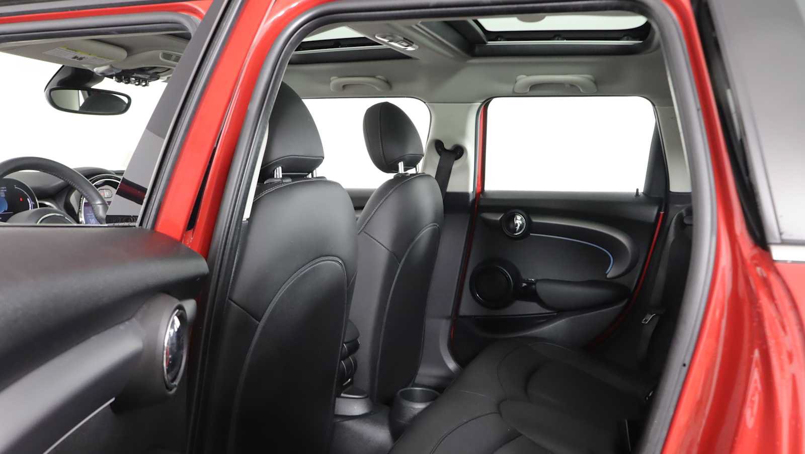 Used 2024 MINI Cooper 4-Door Hardtop FWD image 13