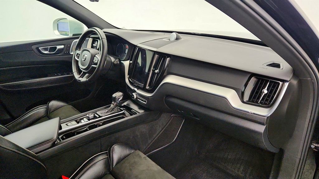 Used 2018 Volvo XC60 T6 R-Design w/ Convenience Package image 25