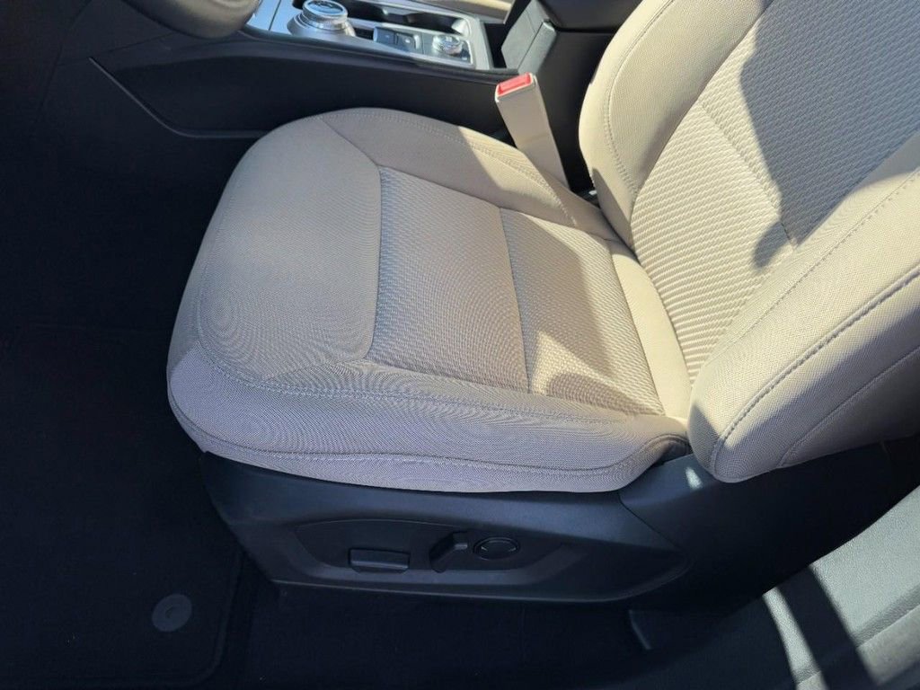 Used 2023 Ford Explorer XLT w/ Class IV Trailer Tow Package image 15