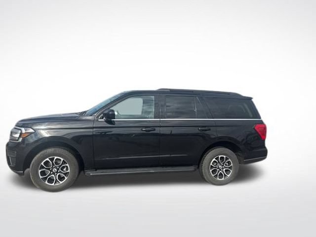 Used 2024 Ford Expedition XLT AWD/4WD image 2