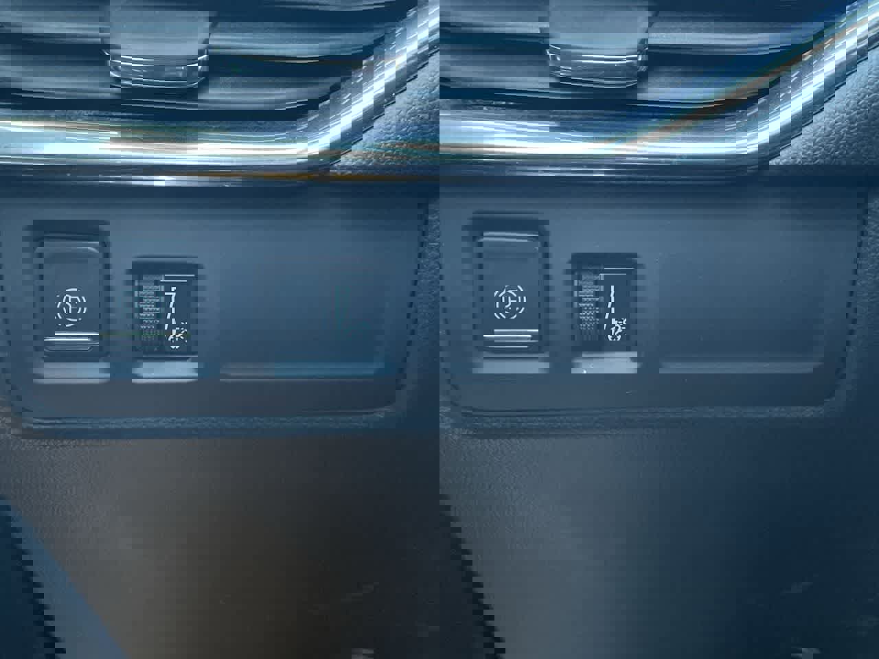 Certified 2023 Cadillac XT4 Premium Luxury w/ Cold Weather Package image 30