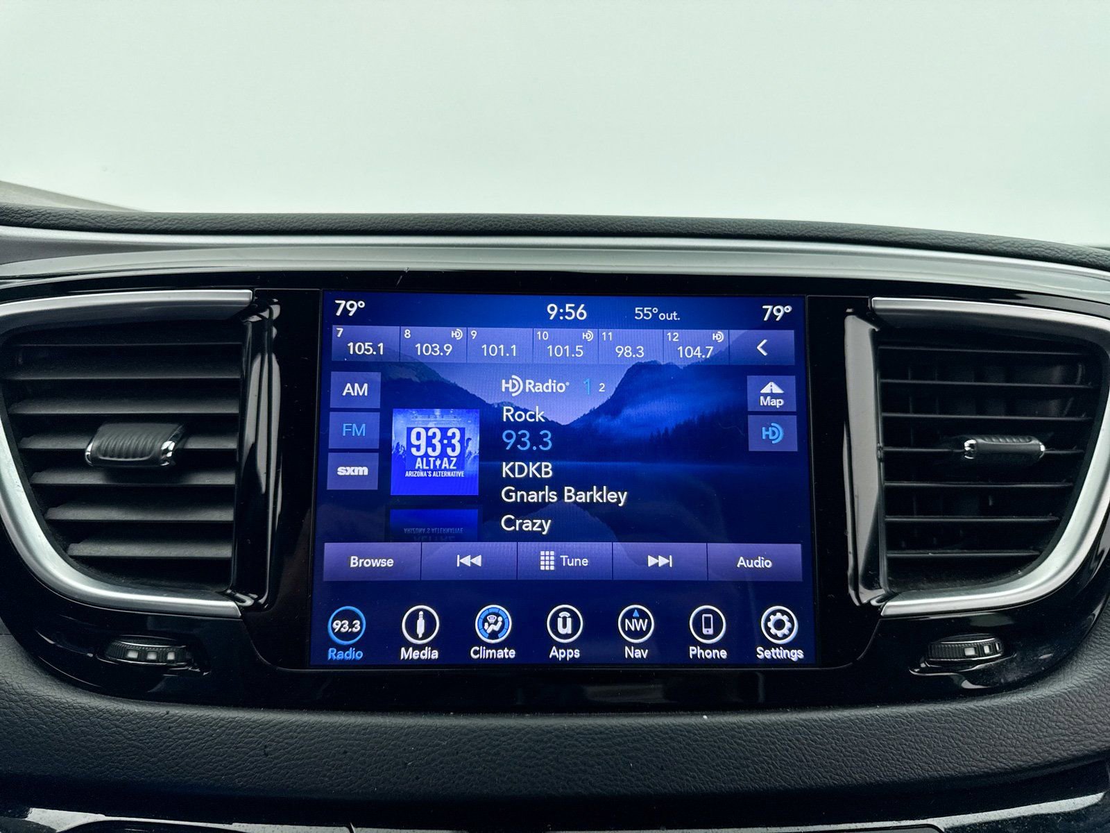 Used 2018 Chrysler Pacifica Touring Plus w/ S Appearance Package image 26