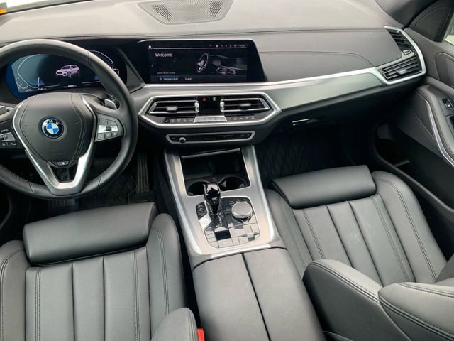 Used 2022 BMW X5 xDrive45e w/ Parking Assistance Package AWD/4WD image 11