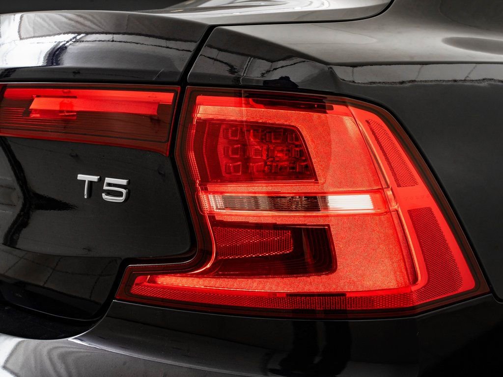 Used 2017 Volvo S90 T5 Momentum w/ Vision Package image 9