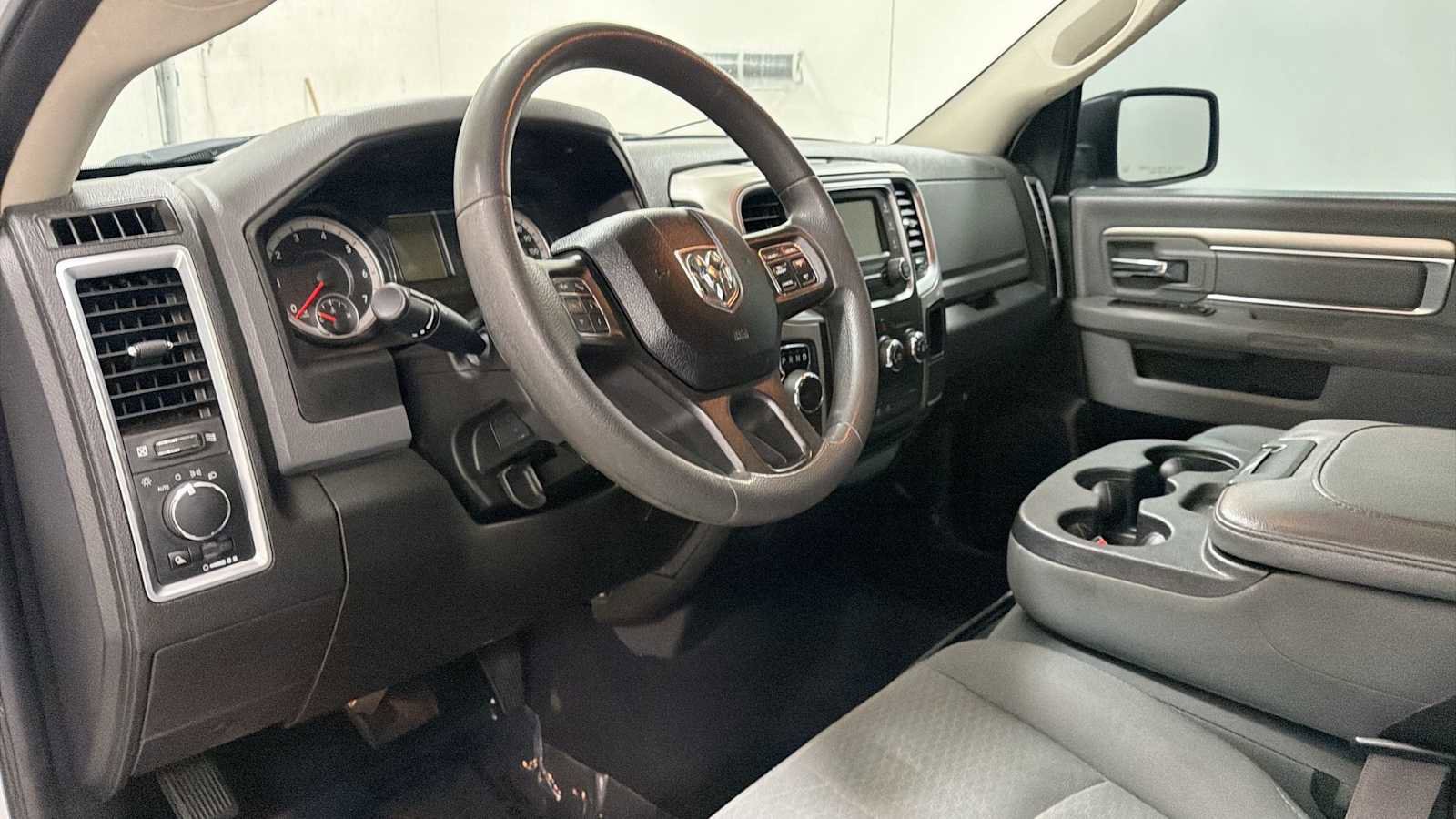 Used 2019 RAM 1500 Classic SLT AWD/4WD image 12