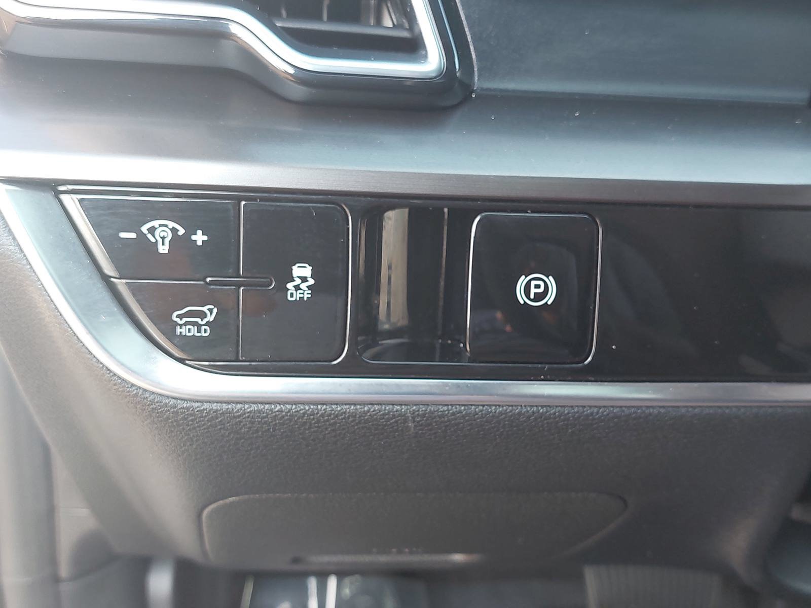 Used 2025 Kia Sportage EX w/ Premium Package FWD image 25