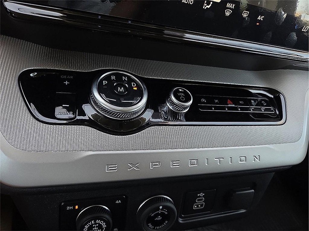 New 2025 Ford Expedition XL image 14