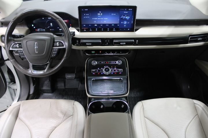 Used 2022 Lincoln Nautilus Reserve AWD/4WD image 2