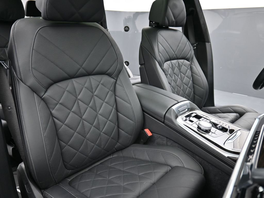 Used 2024 BMW X7 xDrive40i w/ Executive Package image 23