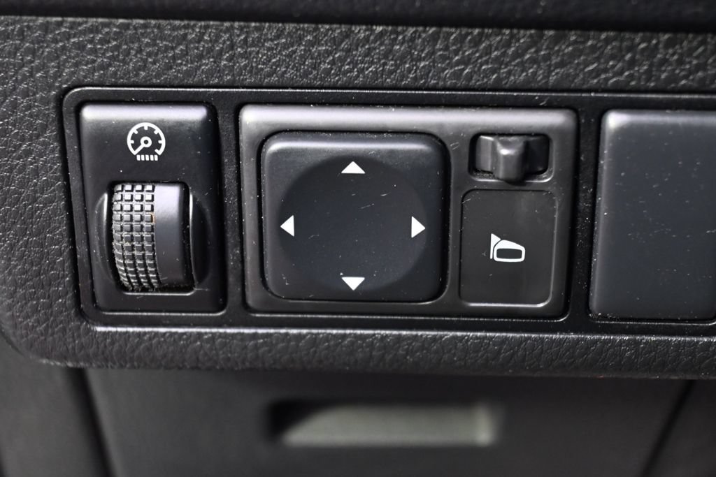 Used 2008 Nissan Versa Hatchback w/ Convenience Pkg FWD image 22