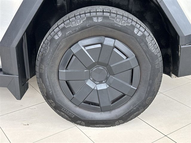 Used 2024 Tesla Cybertruck AWD Crew Cab image 34