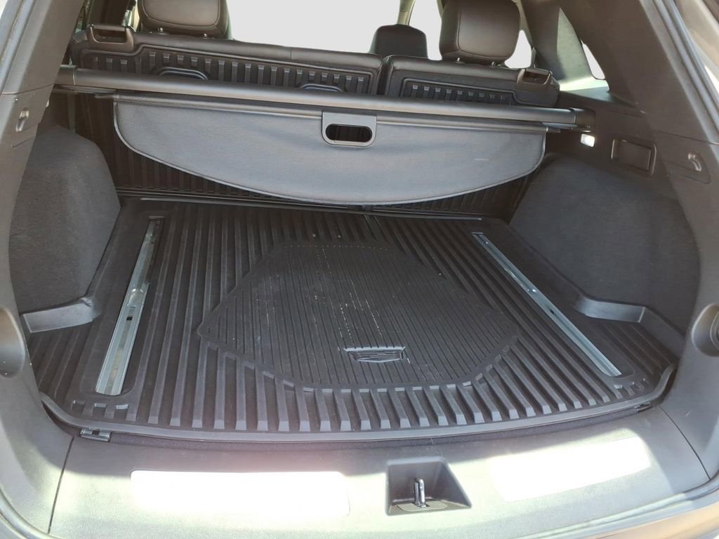 Used 2022 Cadillac XT5 Premium Luxury w/ LPO, Floor Liner Package AWD/4WD image 25