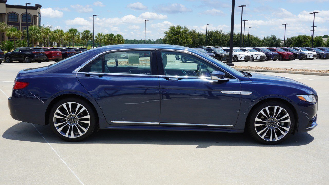 Used 2017 Lincoln Continental Select FWD image 4