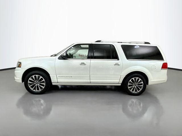 Used 2017 Lincoln Navigator L Select RWD image 4
