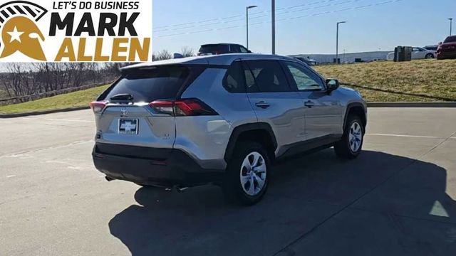 Used 2024 Toyota RAV4 LE AWD/4WD image 8
