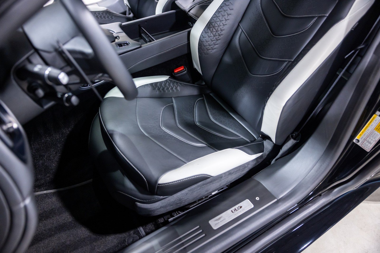 Used 2022 Aston Martin DBS Superleggera RWD image 43