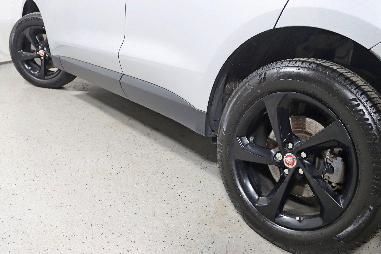 Used 2019 Jaguar F-PACE Premium image 12