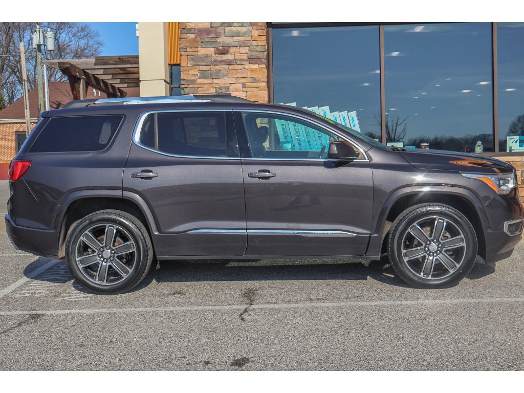 Used 2019 GMC Acadia Denali image 2