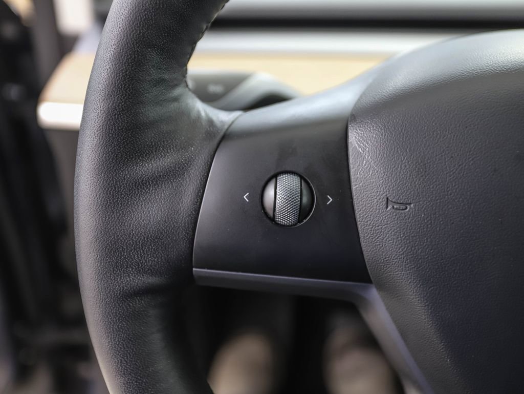 Used 2021 Tesla Model Y Long Range image 12