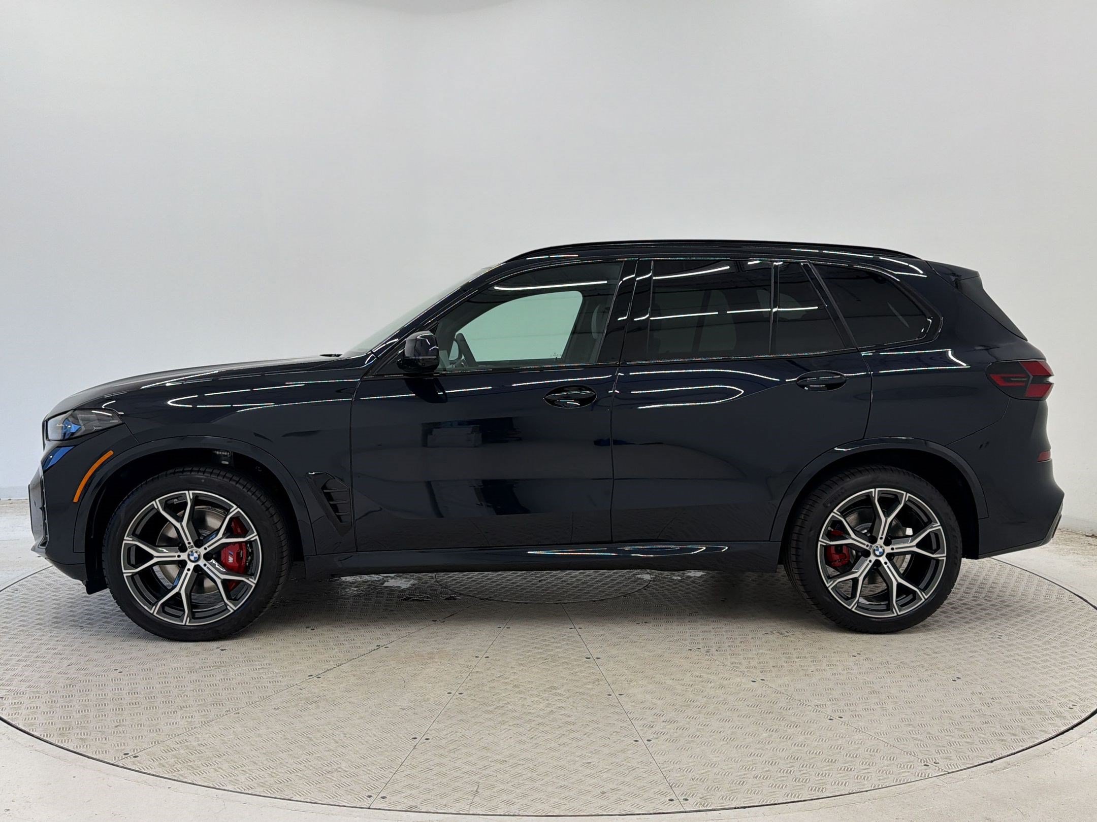 New 2026 BMW X5 xDrive40i w/ M Sport Package AWD/4WD image 2
