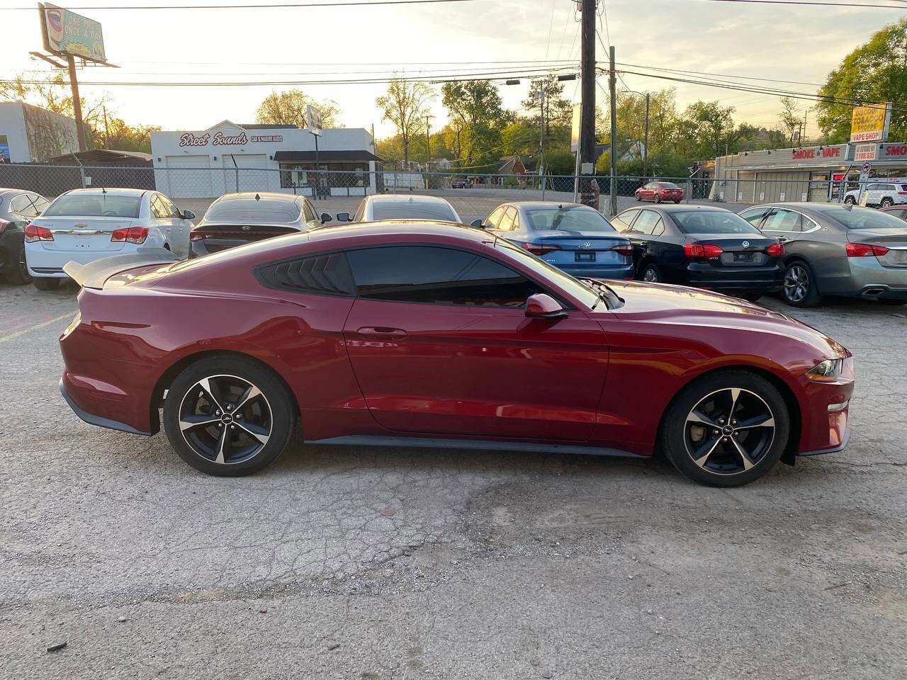 Used 2018 Ford Mustang Coupe RWD image 6
