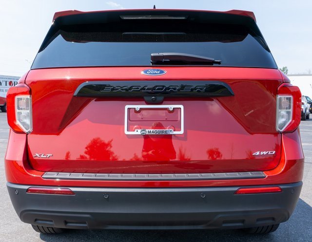 Used 2023 Ford Explorer XLT image 7