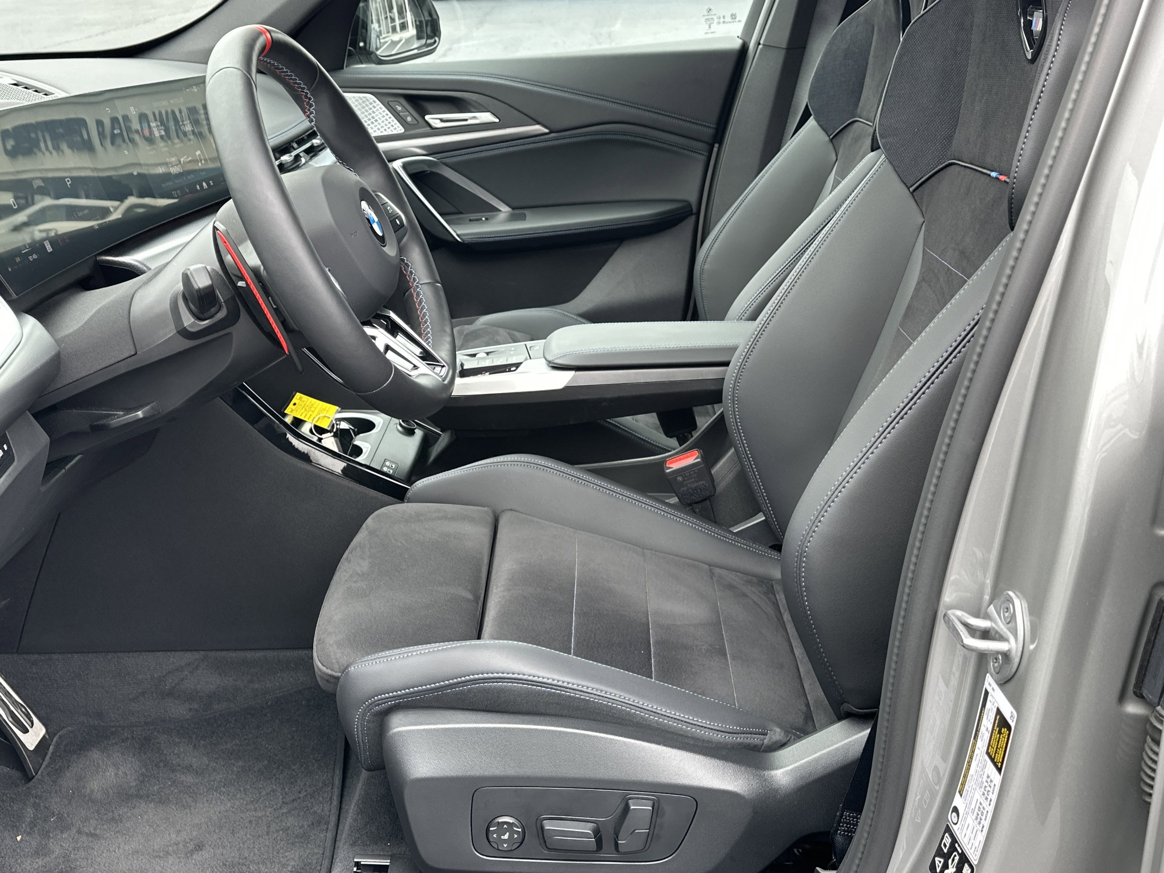 Used 2025 BMW X1 M35i w/ Premium Package image 9