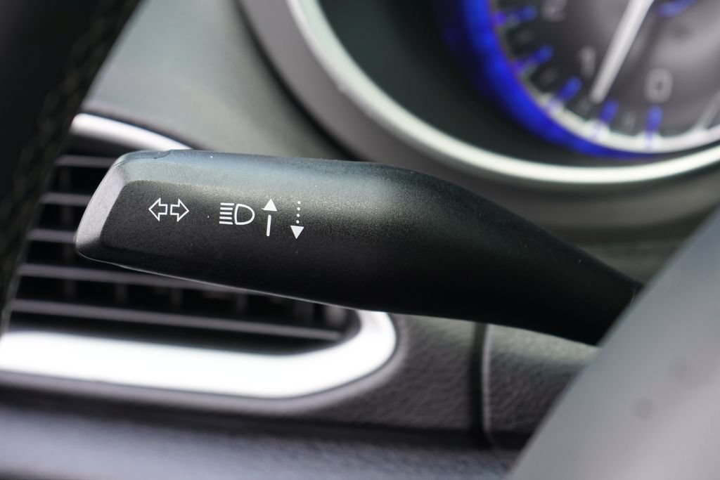Used 2025 Chrysler Pacifica Select FWD image 26