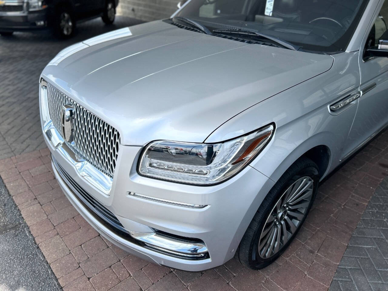 Used 2018 Lincoln Navigator L Reserve w/ Technology Package AWD/4WD image 30