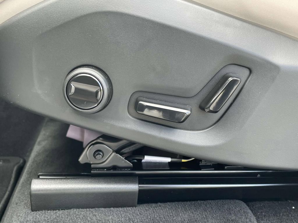 New 2026 Volvo XC90 B5 Core image 9