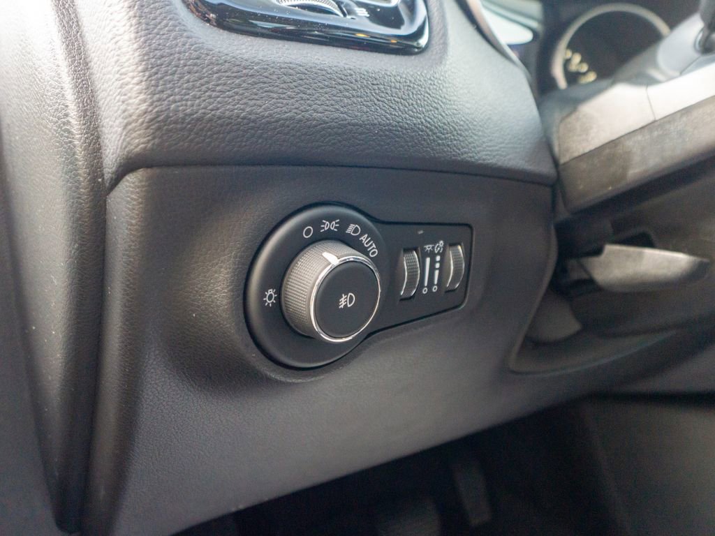 Used 2018 Jeep Compass Limited w/ Navigation Group image 19