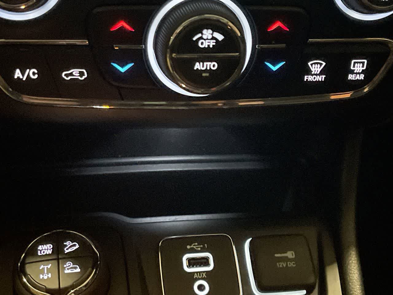 Used 2019 Jeep Cherokee Trailhawk w/ Cold Weather Group image 19