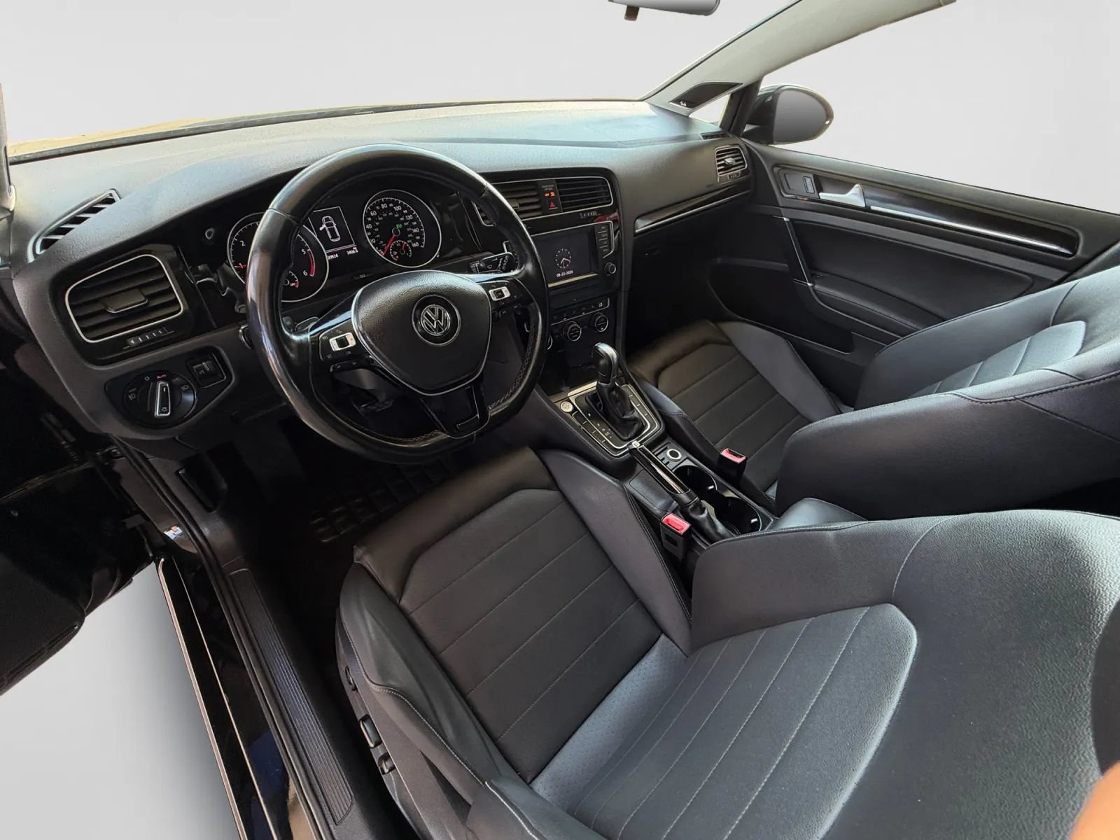 Used 2015 Volkswagen Golf TDI SEL FWD image 12