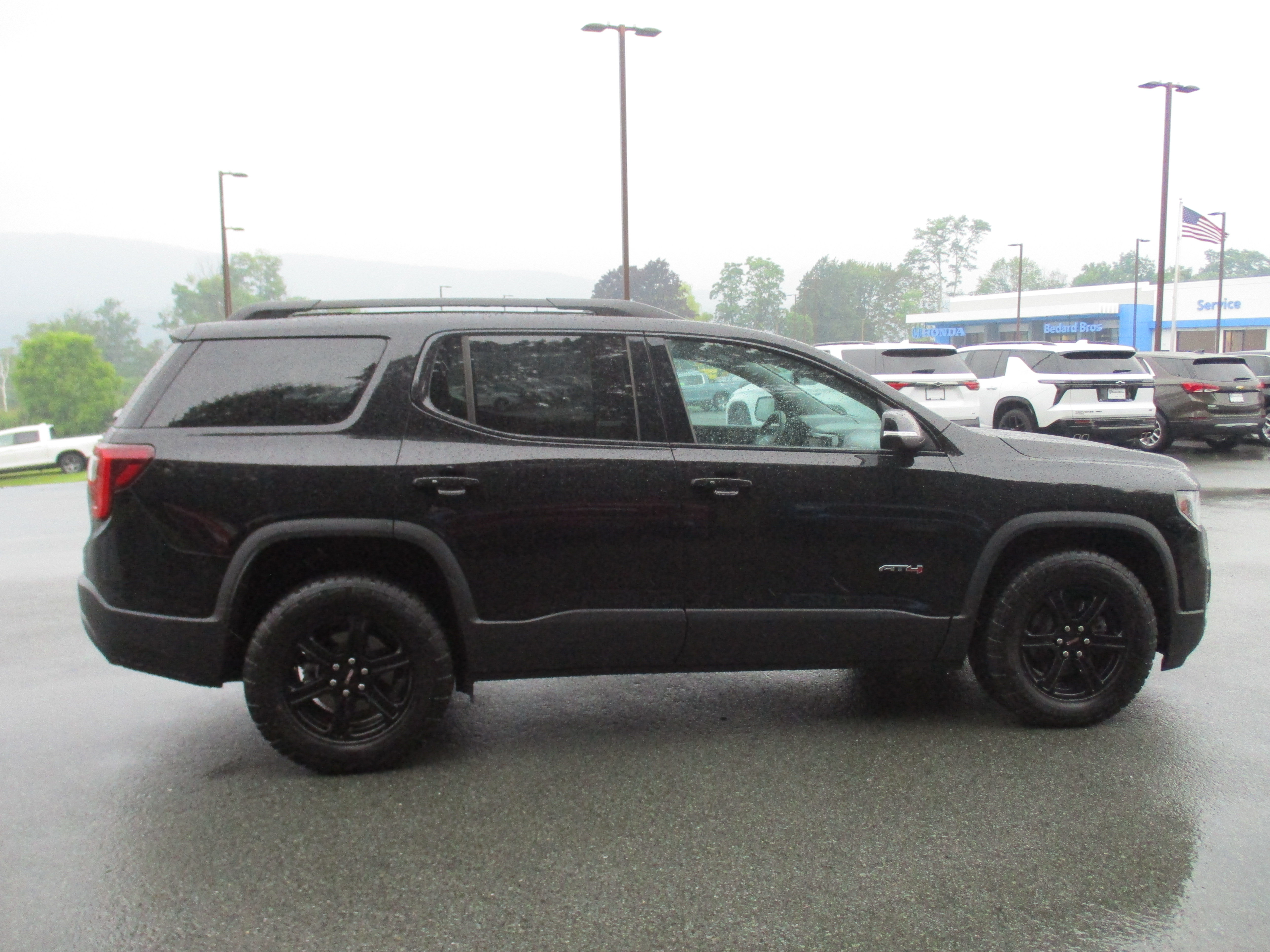 Certified 2023 GMC Acadia AT4 w/ Technology Package AWD/4WD image 4