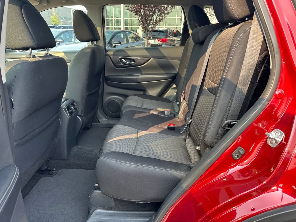 Used 2018 Nissan Rogue SV AWD/4WD image 14