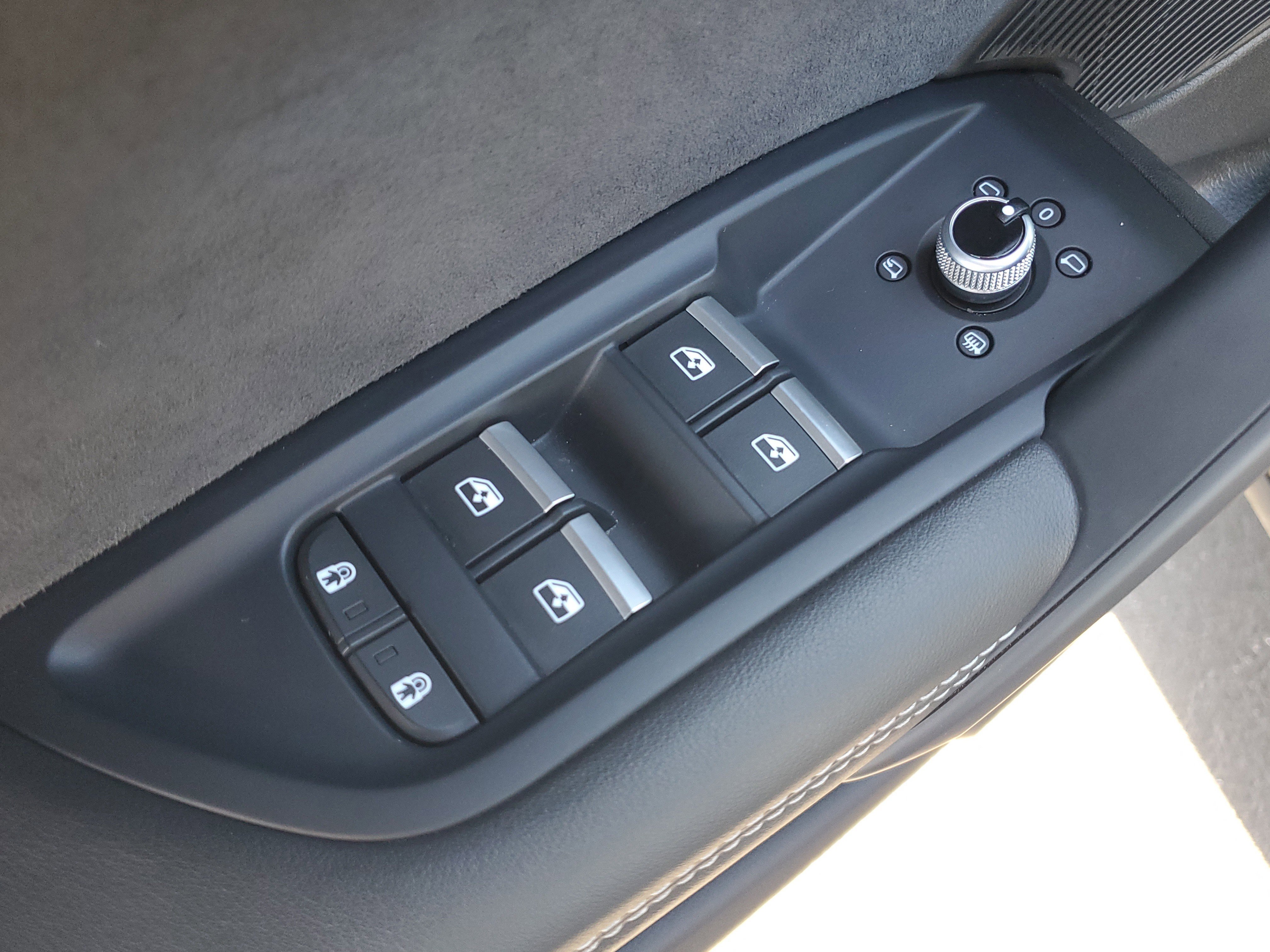 Used 2022 Audi SQ5 Premium Plus w/ Premium Plus Package image 18