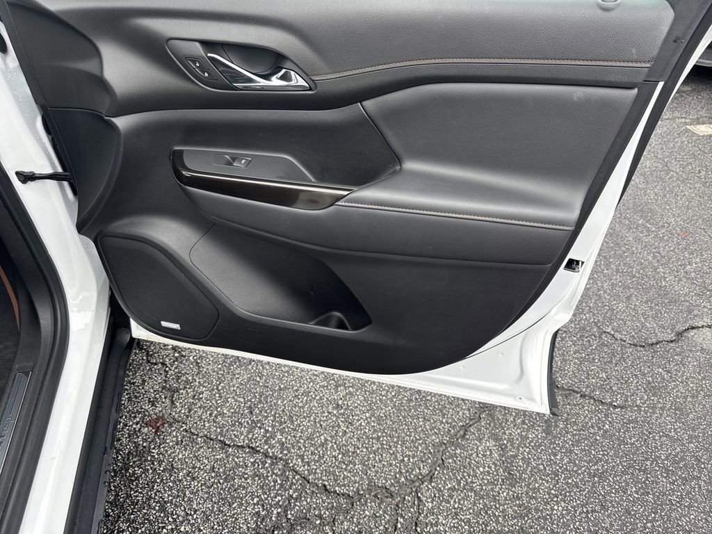 Used 2023 GMC Acadia AT4 image 14