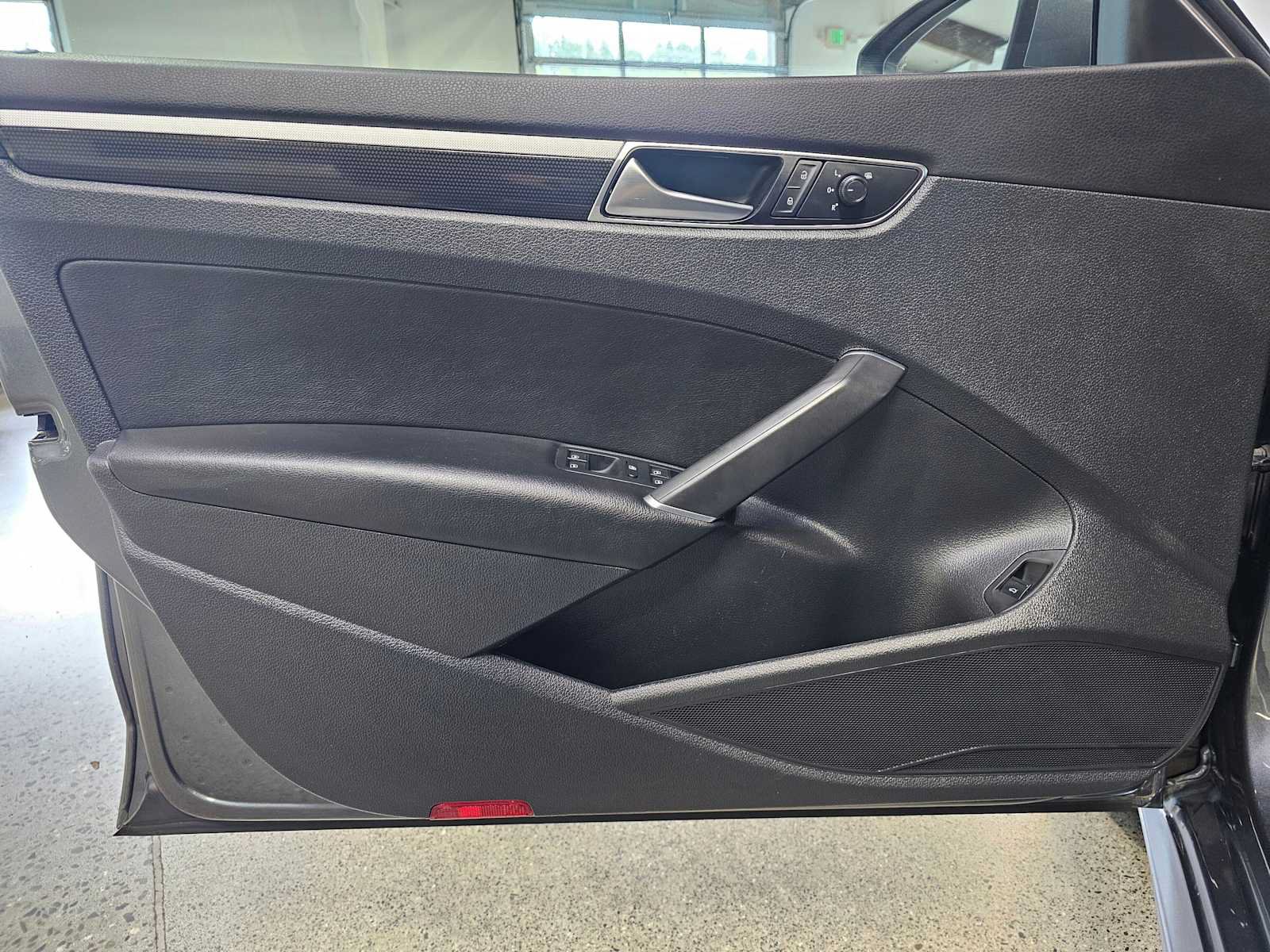 Used 2019 Volkswagen Passat 2.0T SE R-Line FWD image 22
