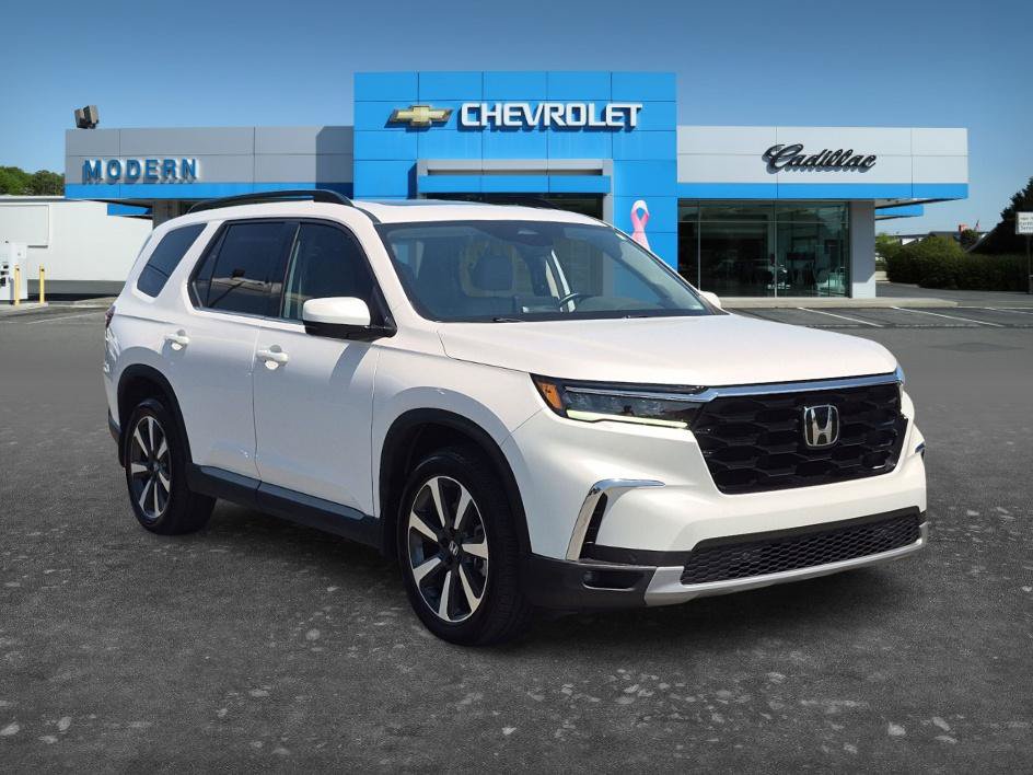 Used 2025 Honda Pilot Touring image 7